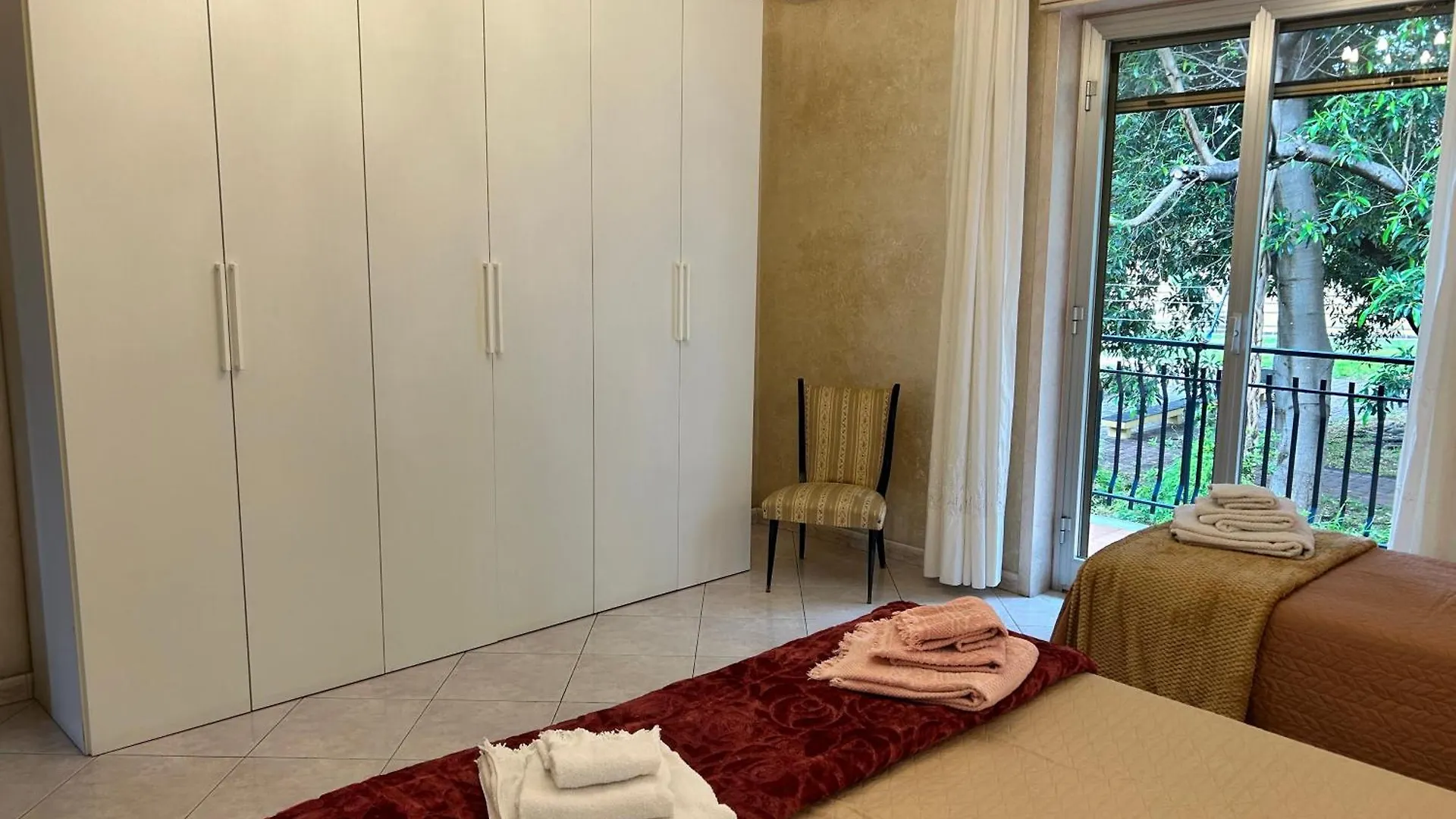 Appartamento Etna Sea, Vicino A Taormina Tra Il Mare E Il Vulcano Etna, Wi-Fi E Parcheggio Gratis - Perfetto Per Famiglie E Gruppi - Cinque Minuti A Piedi Dalla Spiaggia Riposto 0*,