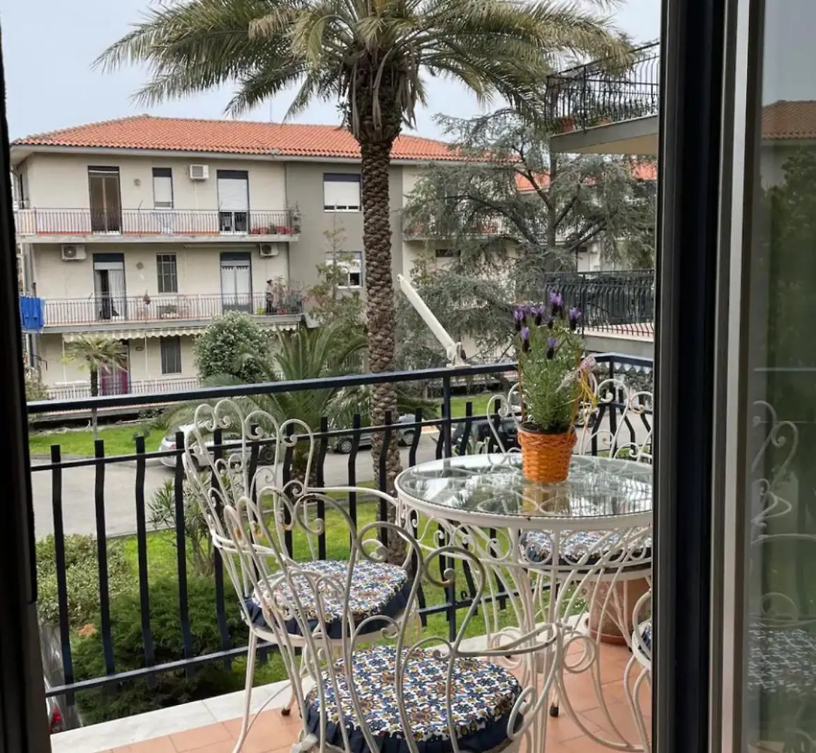 Appartamento Etna Sea, Vicino A Taormina Tra Il Mare E Il Vulcano Etna, Wi-Fi E Parcheggio Gratis - Perfetto Per Famiglie E Gruppi - Cinque Minuti A Piedi Dalla Spiaggia Riposto Italy