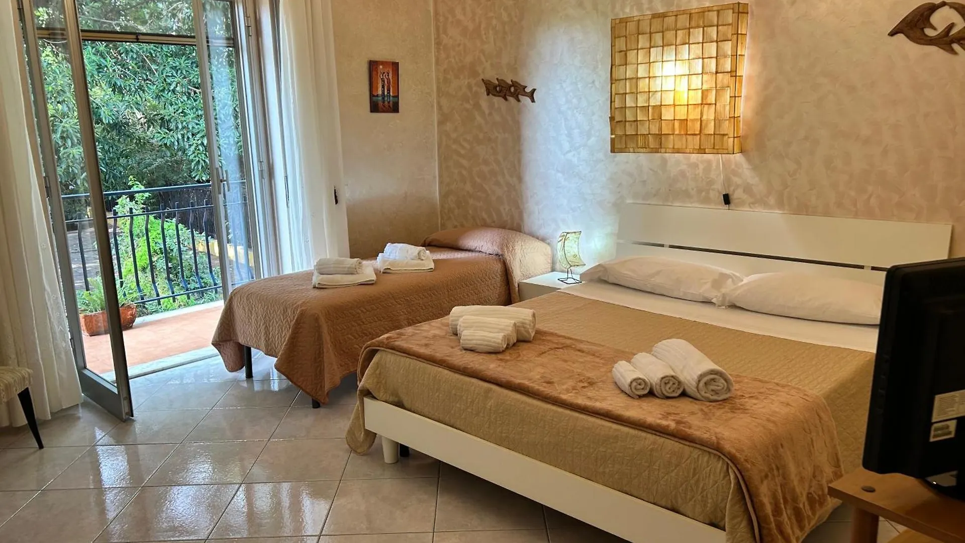 Apartment Appartamento Etna Sea, Vicino A Taormina Tra Il Mare E Il Vulcano Etna, Wi-Fi E Parcheggio Gratis - Perfetto Per Famiglie E Gruppi - Cinque Minuti A Piedi Dalla Spiaggia Riposto